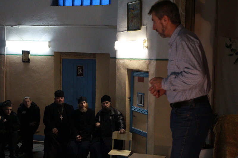 Спектакль для заключенных лечебно-исправительного учреждения №8 поселка Костюшино
